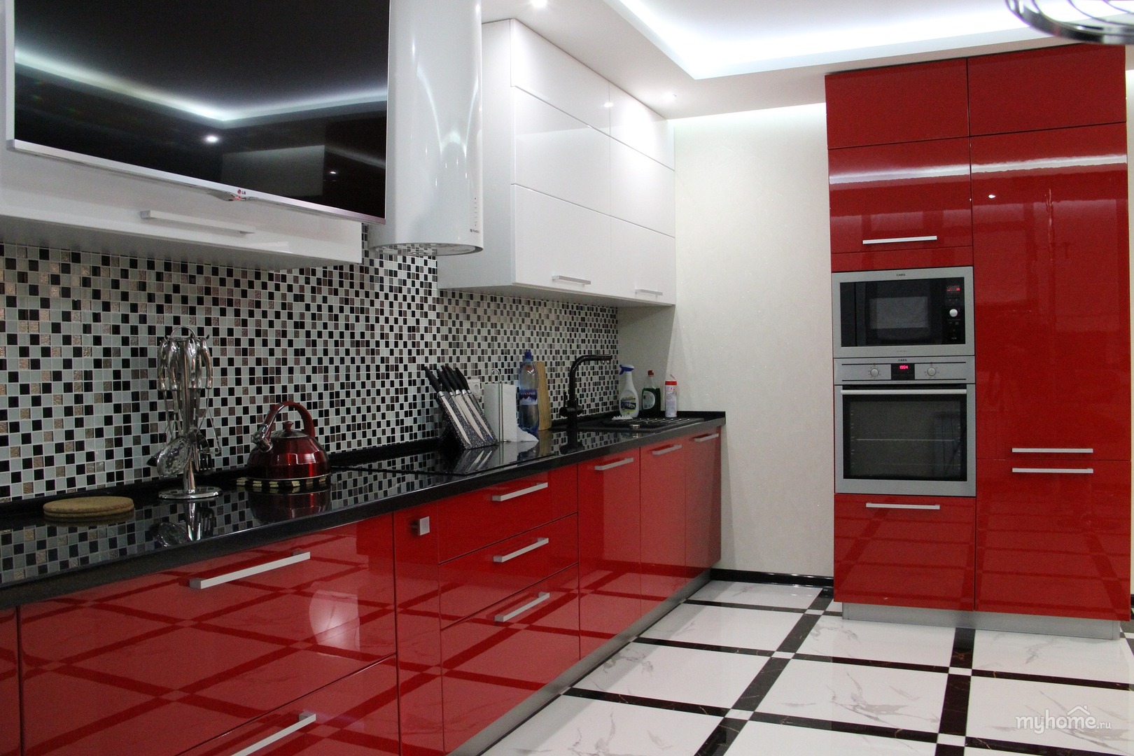 Красная Кухня С Черной Столешницей Фото
