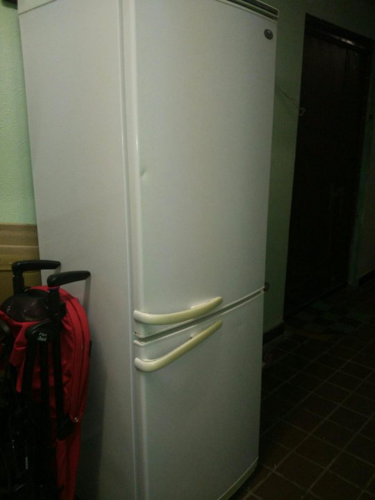 Холодильники 2000 год. Атлант холодильник двухкамерный 2000. Холодильник Атлант 2000г. Холодильник Атлант двухкамерный 1999 года. Холодильник Атлант двухкамерный 2300.