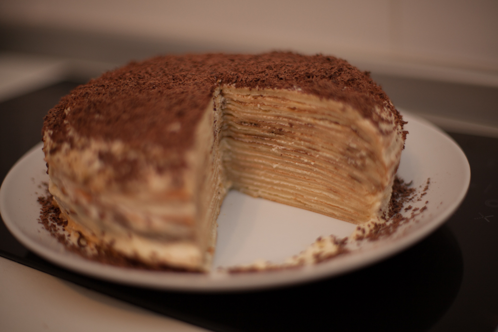 Блинный торт рецепт со сметанным кремом и сгущенкой пошаговый с фото в домашних условиях пошаговый