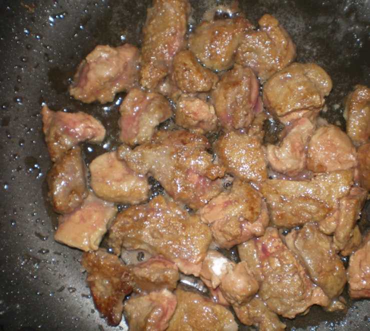 Рецепт свиной печени на сковороде с подливкой фото пошагово