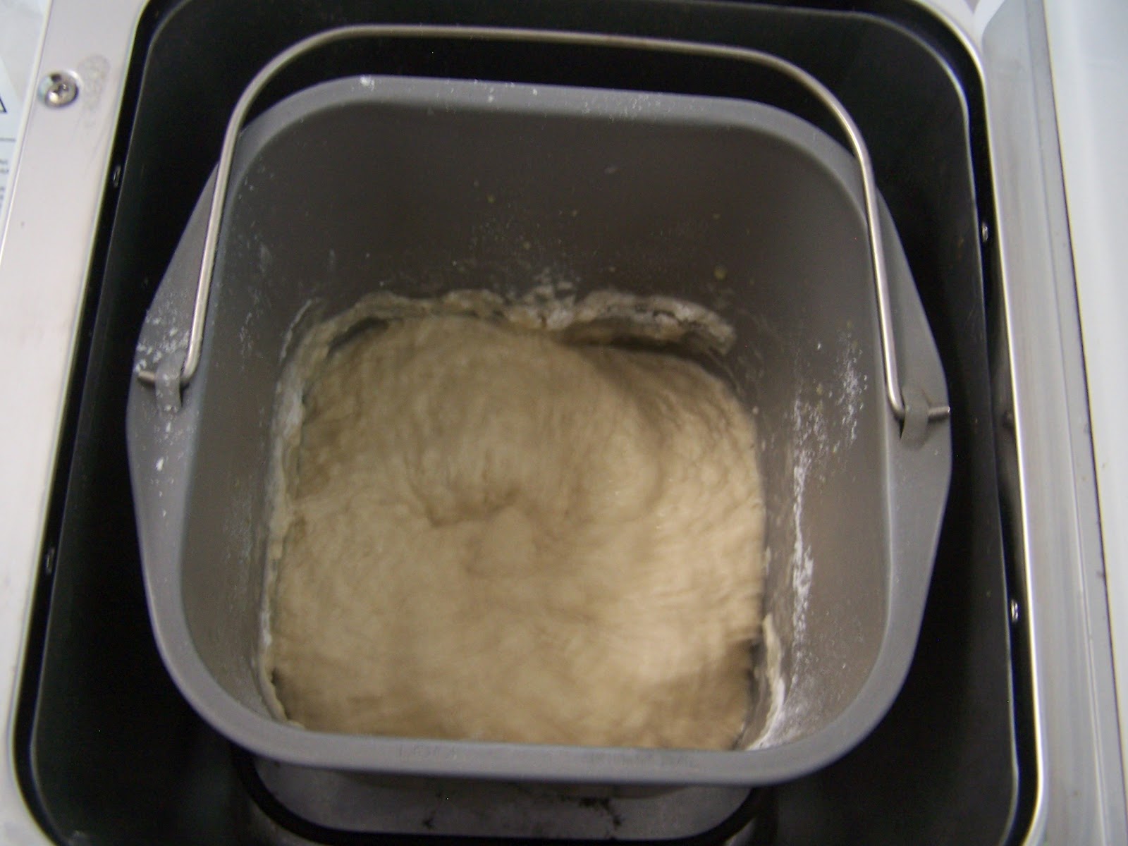 Видео рецепт хлебопечки. Хлебопечка. Замешиватель теста для хлебопечки. Тесто для теста в хлебопечке. Хлеб из хлебопечки.