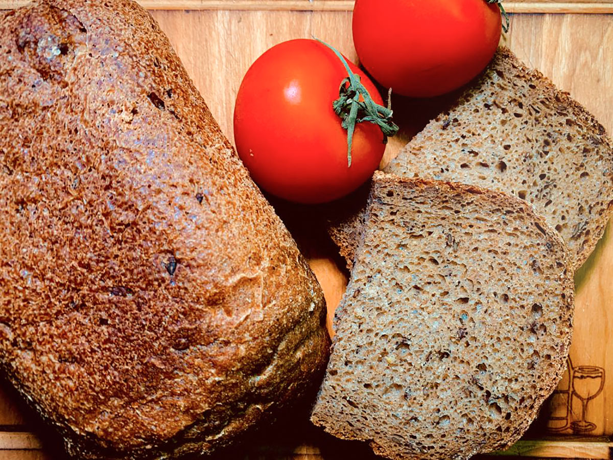 Рецепт гречневого хлеба в духовке. Хлеб. Гречишный хлеб. Гречневый хлеб. Ржаной хлеб.