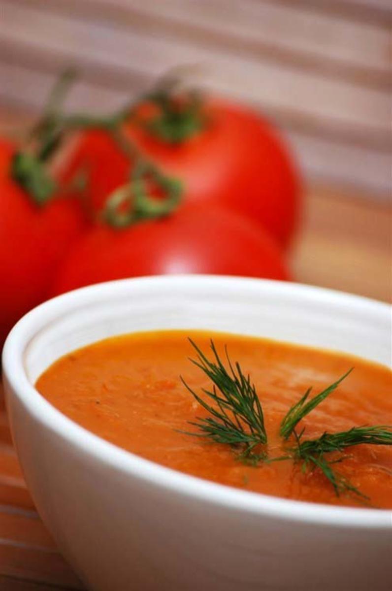Суп томатный рецепты из свежих. Суп из помидоров. Томатный суп. Суп-пюре помидоры. Овощной суп с томатами.