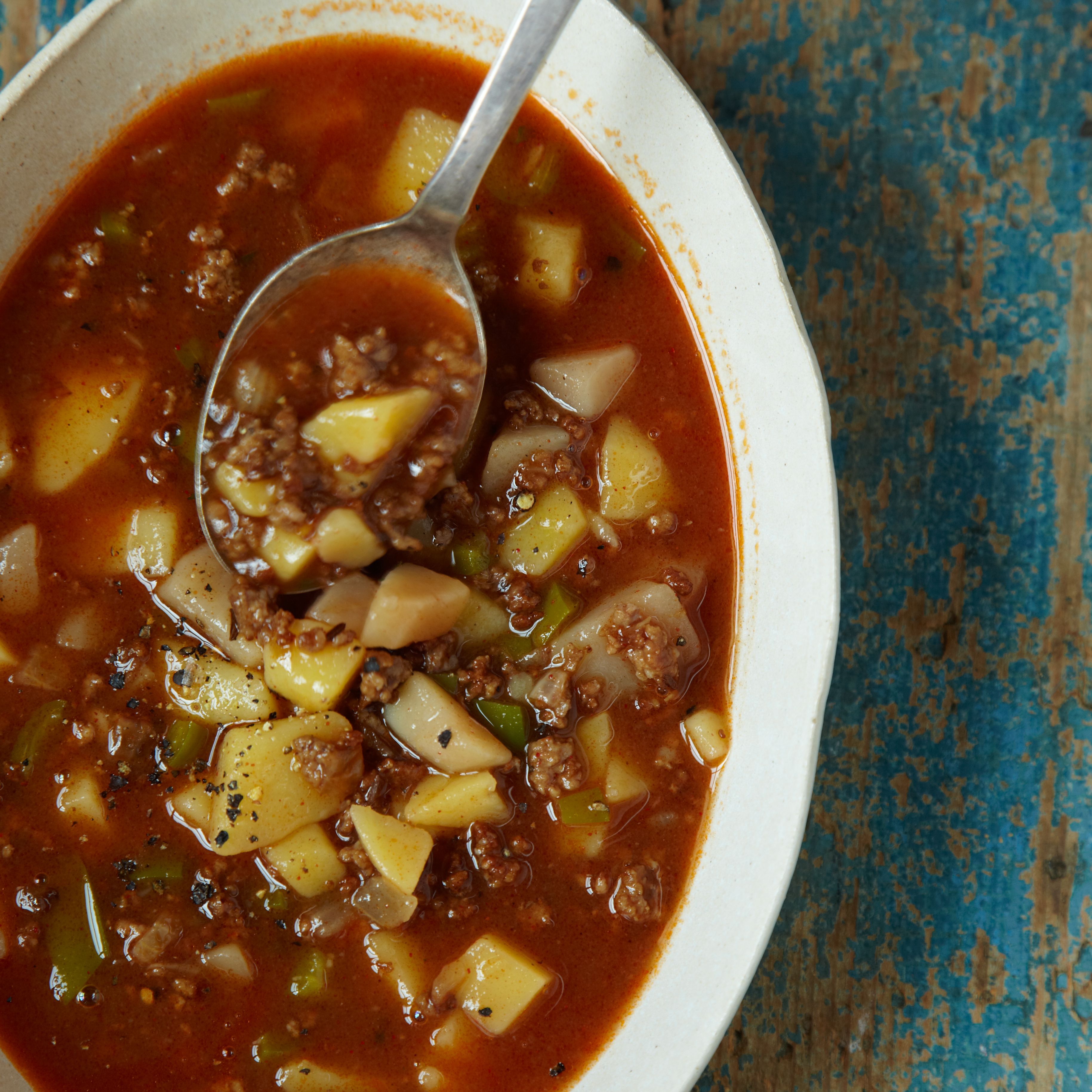 Суп с мясом. Суп с говядиной и картошкой. Суп из говядины с картошкой. Картофельный суп с мясом. Мясо на суп говядина.