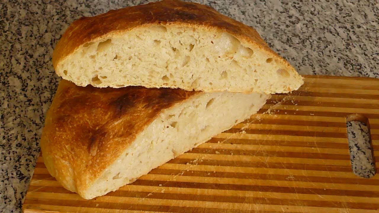 Пышный хлеб на сковороде. Белый хлеб в духовке. Белый хлеб в духовке в домашних условиях. Мини хлеб. Хлеб Паляница украинская.