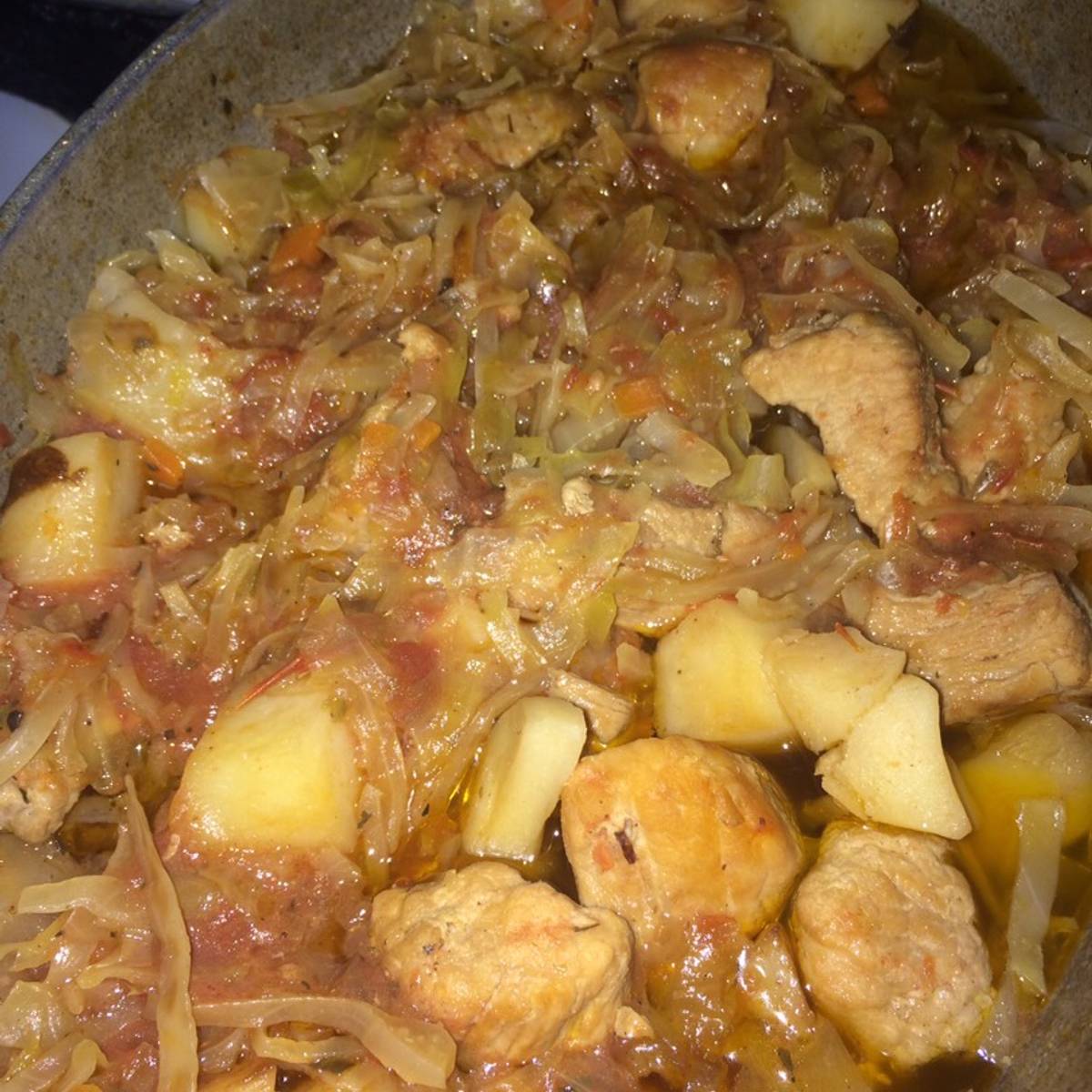 Рецепт мясом картошкой рагу классический. Рецепт рагу с мясом и картошкой. Рагу из овощей рецепт в духовке с мясом и картошкой. Как сделать рагу с мясом и картошкой.