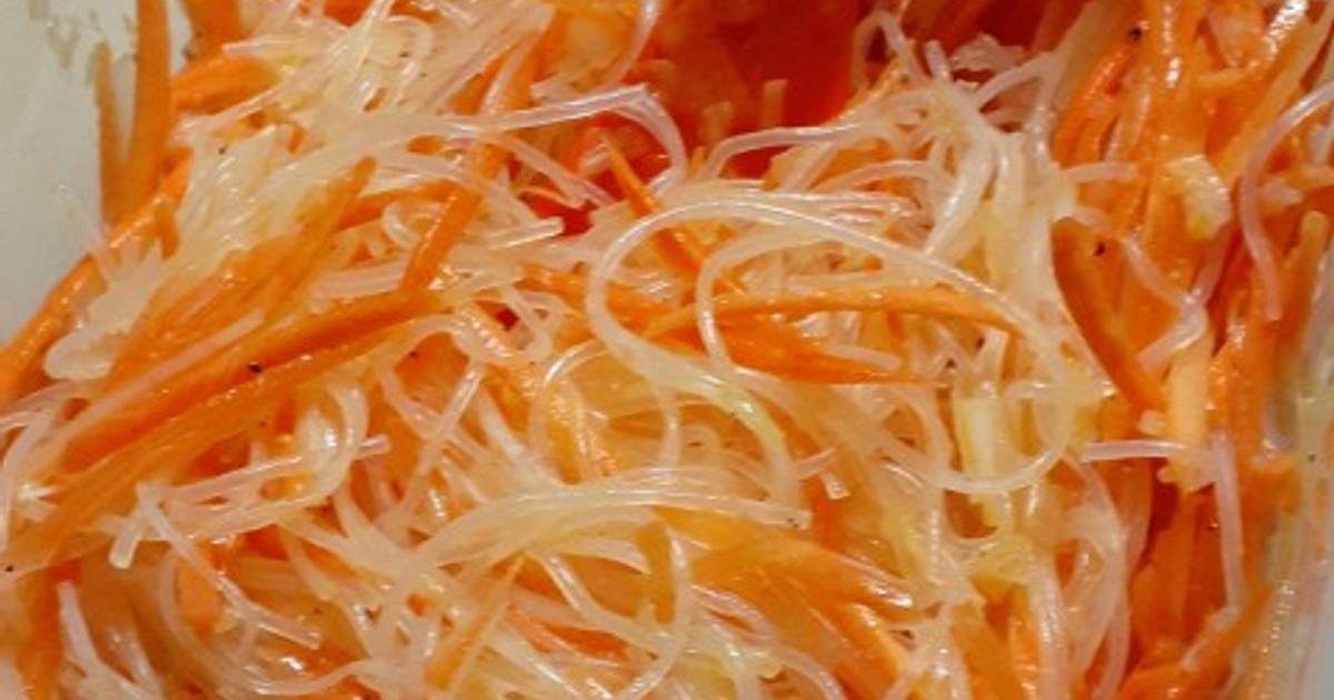 Фунчоза с морковкой по корейски. Корейские салаты фунчоза морковь. Корейская морковь с фунчозой. Фунчоза с морковью по-корейски. Фунчоза с корейской морковью.