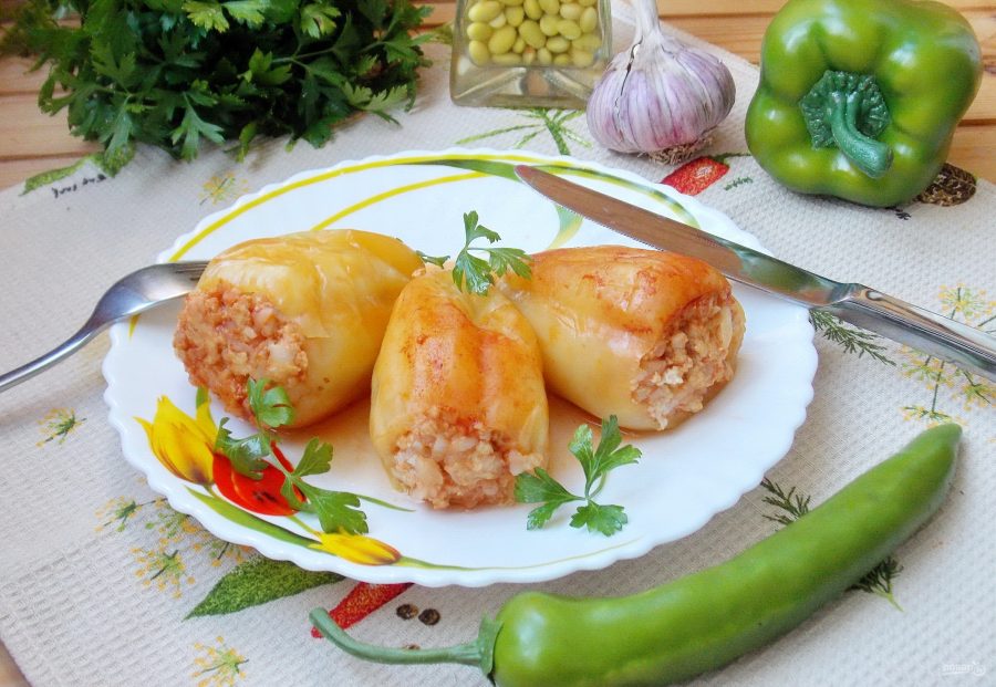 Перец фаршированный мясом курицы. Фаршированные перцы Ласточка. Перец фаршированный курицей. Фаршированные перчики. Фаршированные перцы с фаршем и рисом.