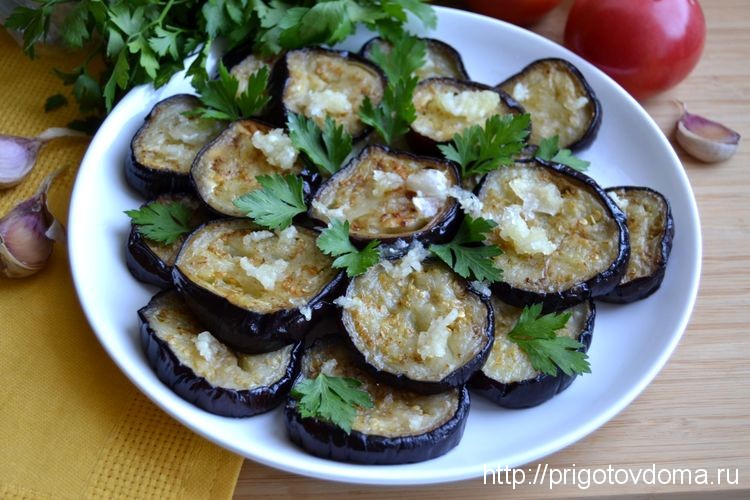 Баклажаны жареные на сковороде с чесноком и помидорами рецепт фото пошагово на сковороде с чесноком