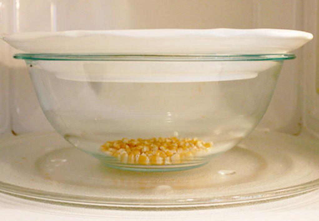 Можно ли ставить тарелки в микроволновку