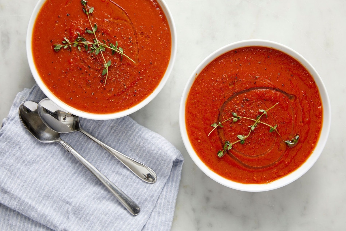 Суп из свежих помидоров рецепт. Томатный гаспачо. Гаспаччо из томатов. Томатная похлебка. Томатный крем суп.