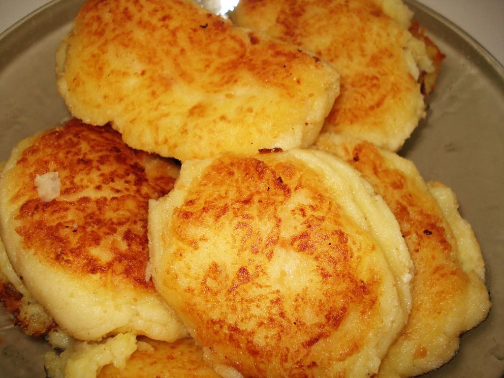 Картофельные оладьи из пюре рецепт с фото на сковороде пошагово с фото